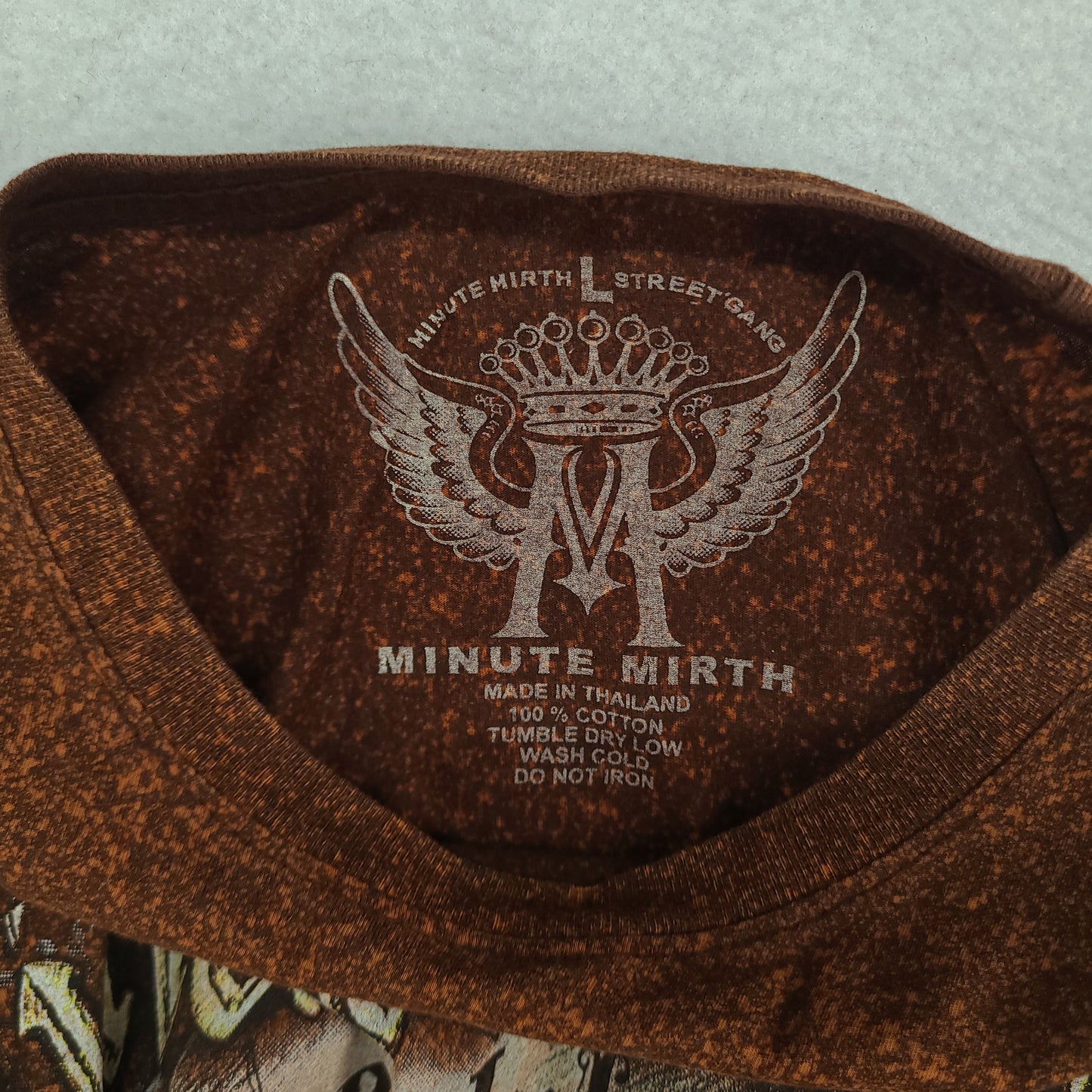 Minute Mirth Shirt Brown Y2K Short Sleeve Graphic Tee Size L Adult