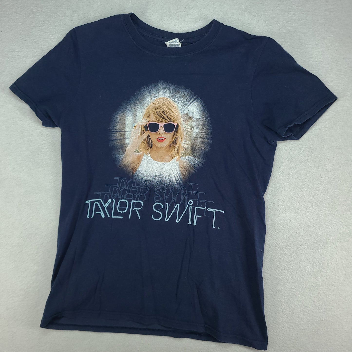 Taylor Swift Shirt Blue Short Sleeve Graphic Tee Gildan Size S 1989 World Tour