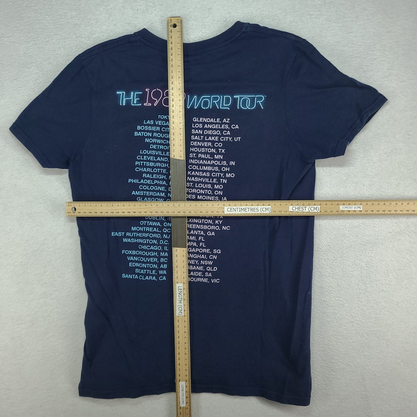 Taylor Swift Shirt Blue Short Sleeve Graphic Tee Gildan Size S 1989 World Tour