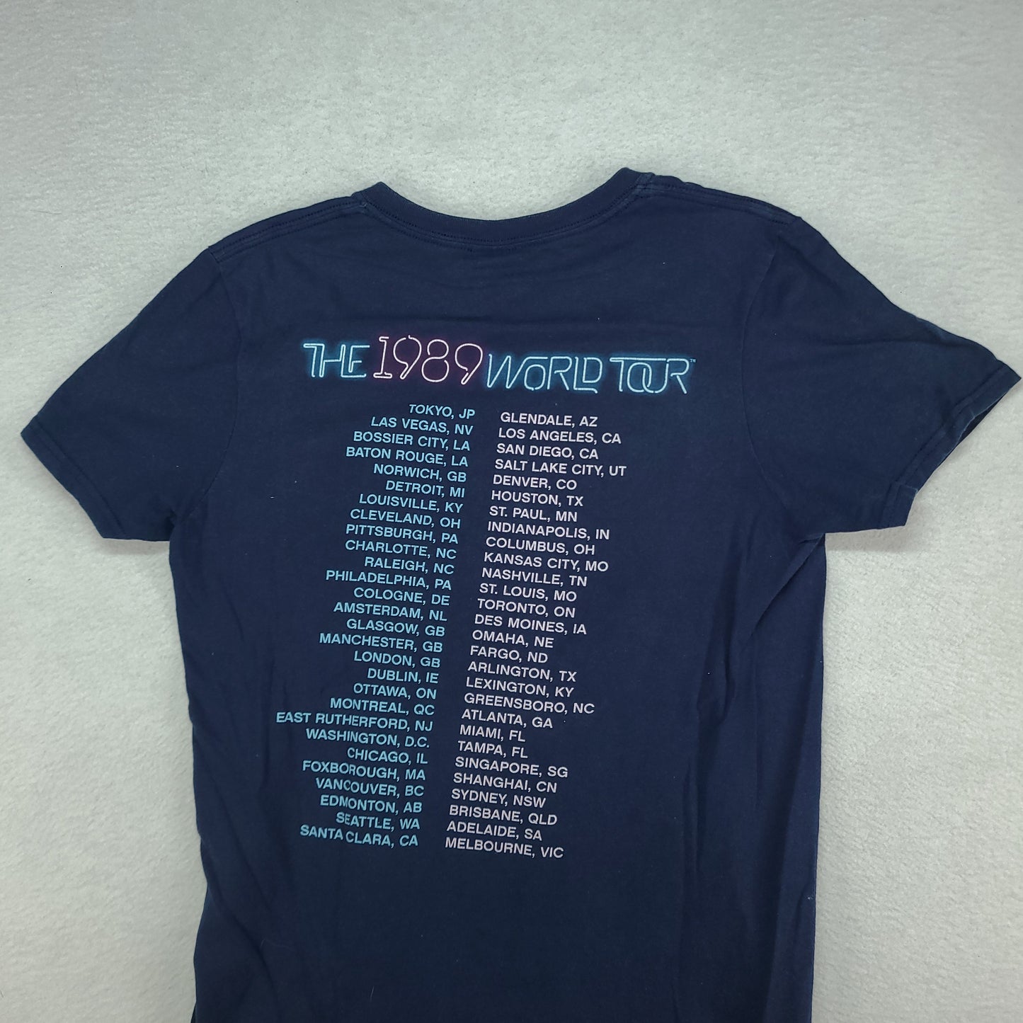 Taylor Swift Shirt Blue Short Sleeve Graphic Tee Gildan Size S 1989 World Tour