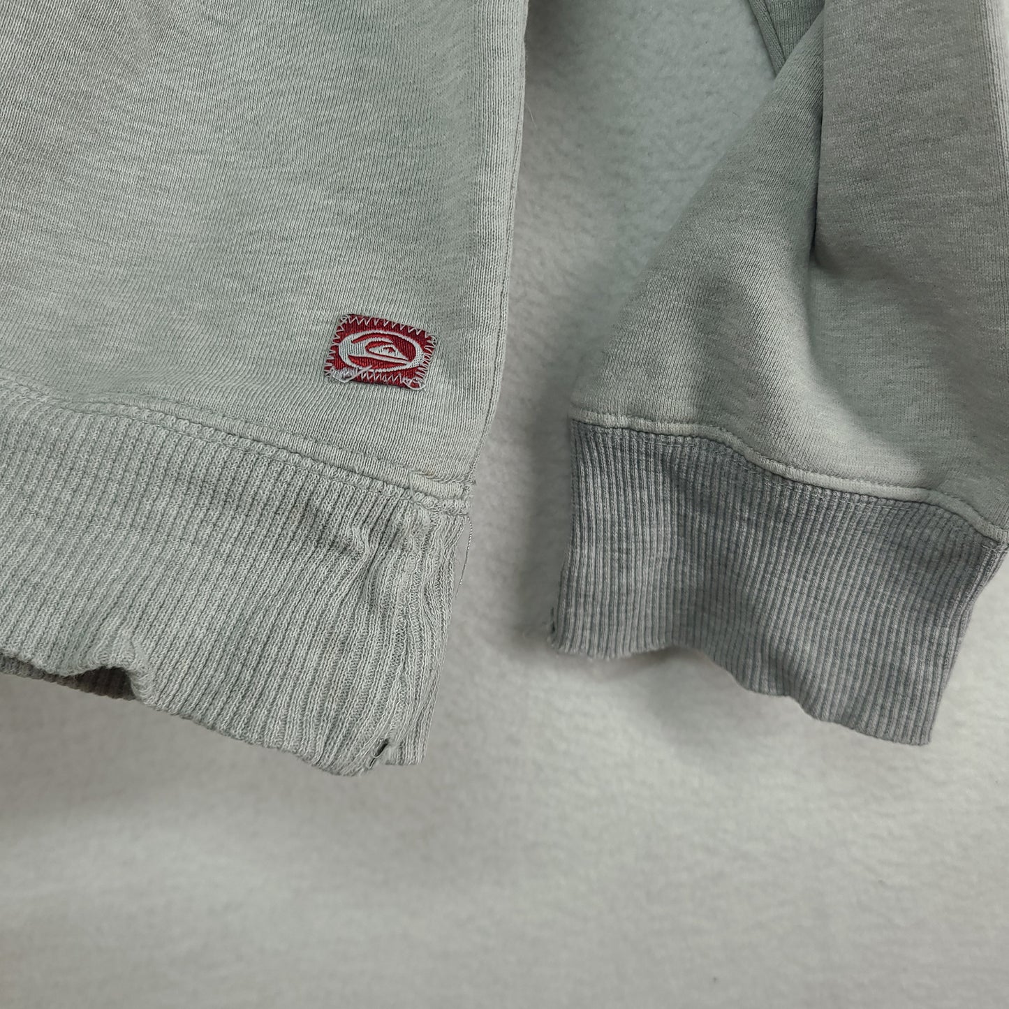 Quiksilver Jumper Grey Size L Pullover Spellout Adult Winter Warm Distressed Cuffs