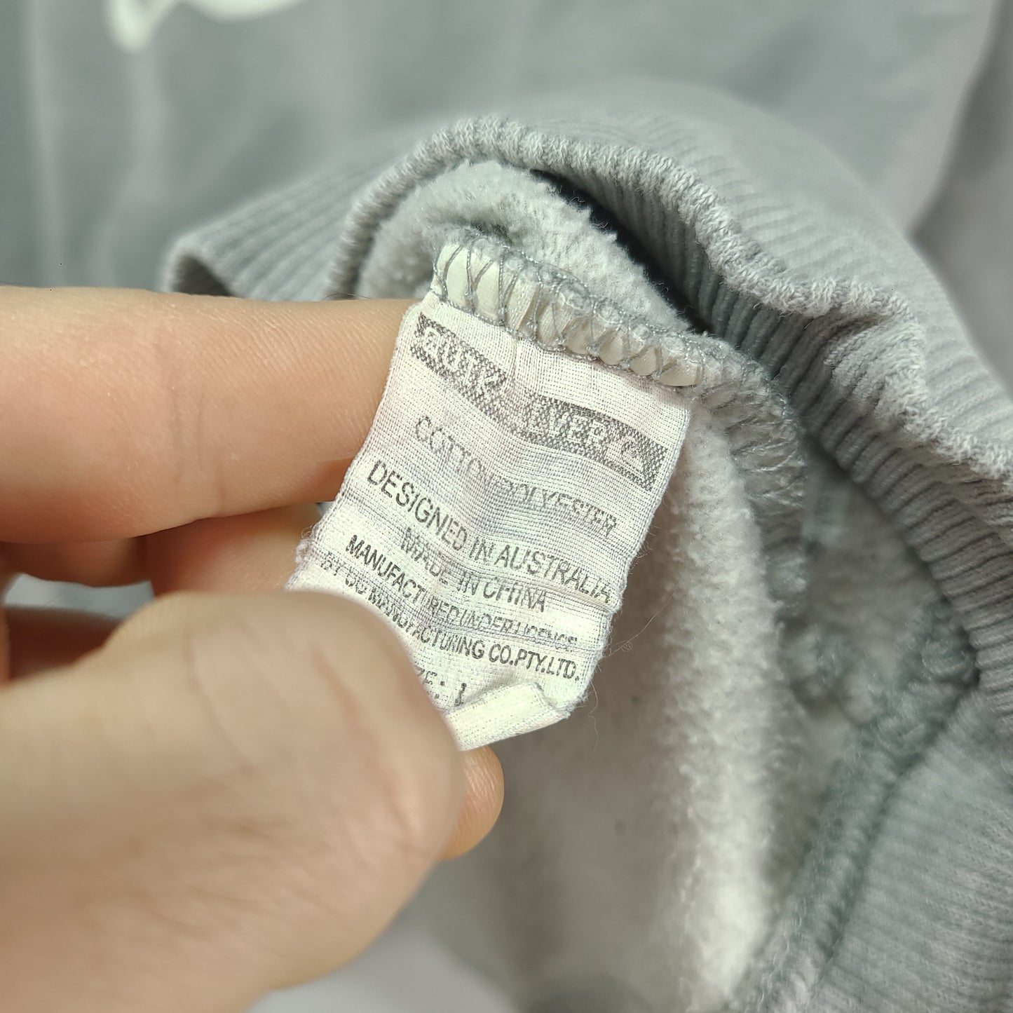 Quiksilver Jumper Grey Size L Pullover Spellout Adult Winter Warm Distressed Cuffs