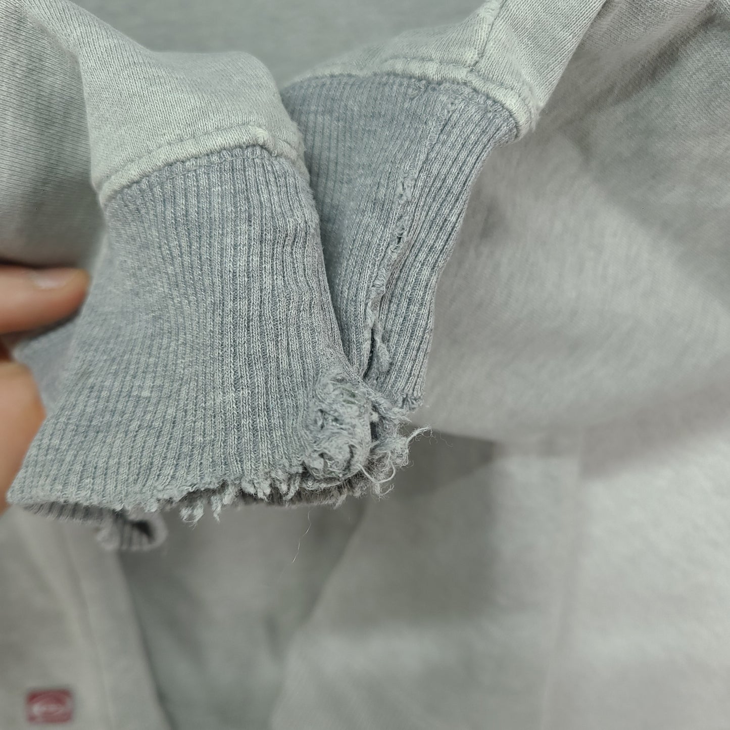Quiksilver Jumper Grey Size L Pullover Spellout Adult Winter Warm Distressed Cuffs