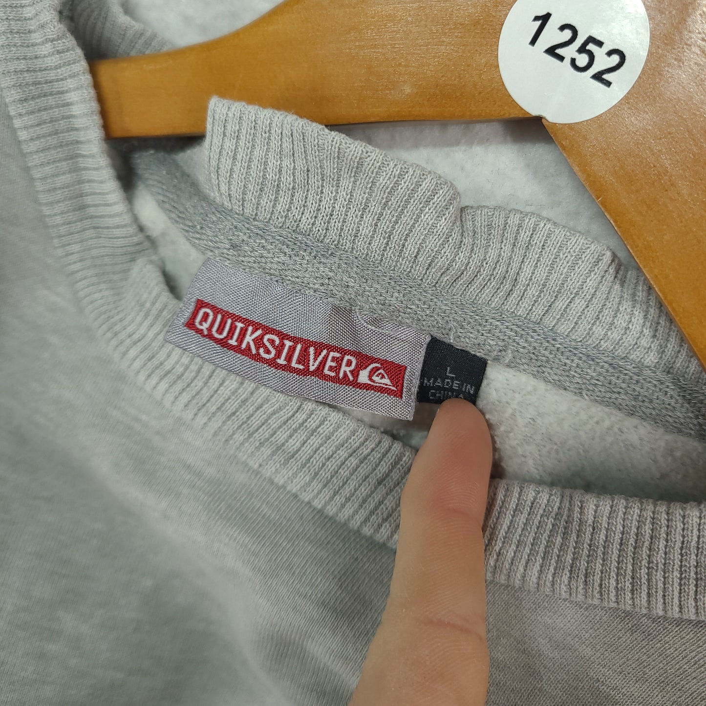 Quiksilver Jumper Grey Size L Pullover Spellout Adult Winter Warm Distressed Cuffs