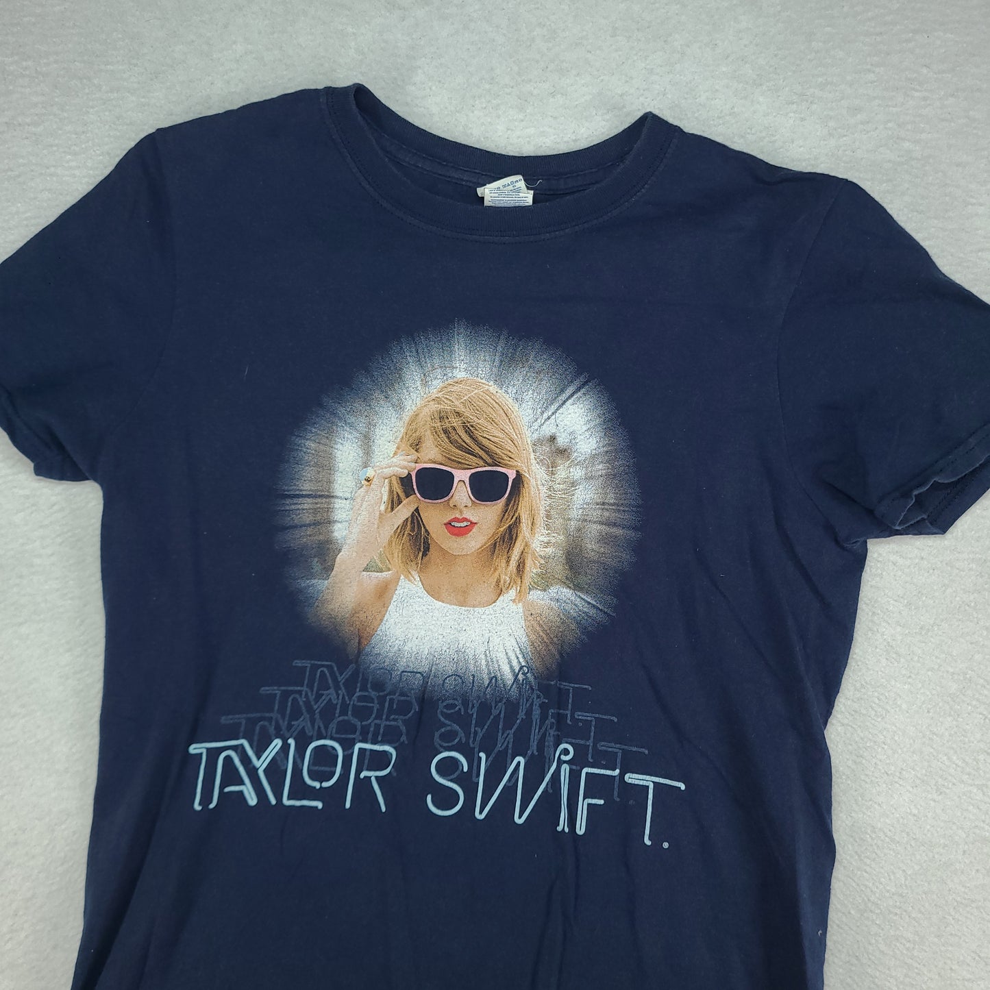 Taylor Swift Shirt Blue Short Sleeve Graphic Tee Gildan Size S 1989 World Tour