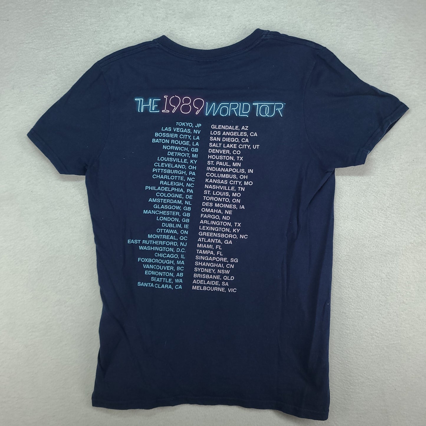 Taylor Swift Shirt Blue Short Sleeve Graphic Tee Gildan Size S 1989 World Tour
